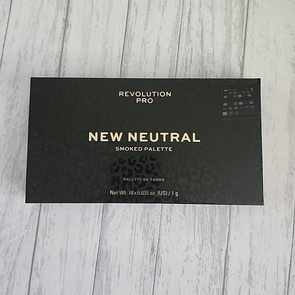 Revolution Pro New Neutrals Smoked Eyeshadow Pallete NIB - Picture 1 of 3